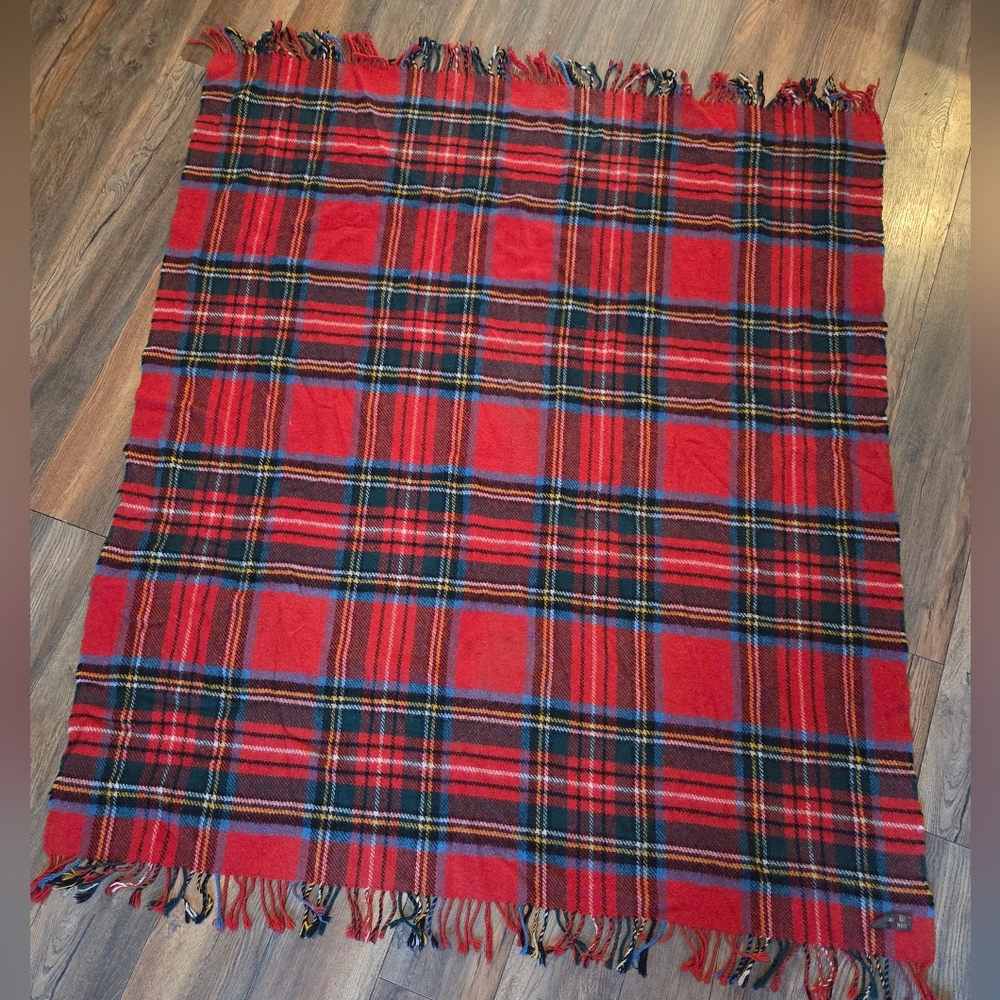 Royal Stewart UK Woven 100% Wool Tartan Fringe Blanket - Picture 3 of 7